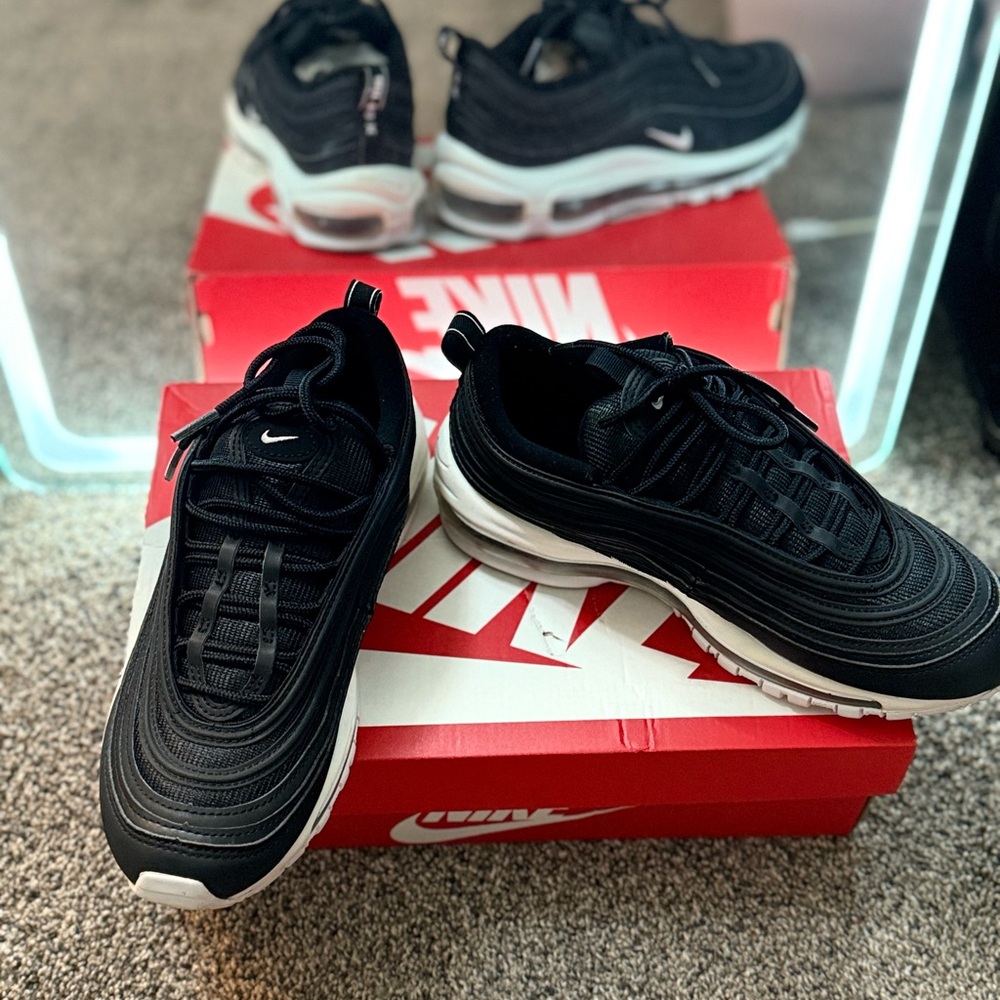 Nike Men's Black and White Air Max Sneakers